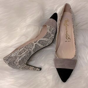 Made in Spain 🖤🤎 grey snake skin with brown taupe, & black suede tips. Size 36